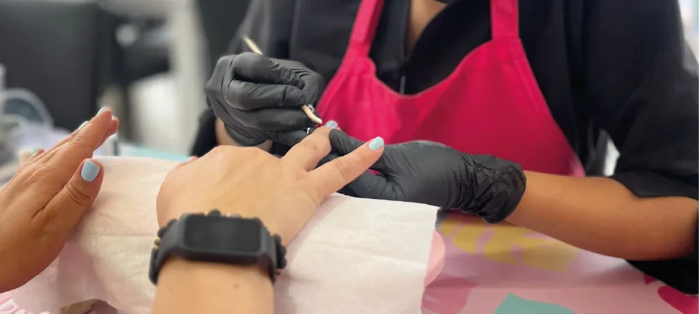 12 FABULOSOS CURSOS PARA SER UNA NAIL ARTIST PROFESIONAL Y BRILLAR COMO NUNCA